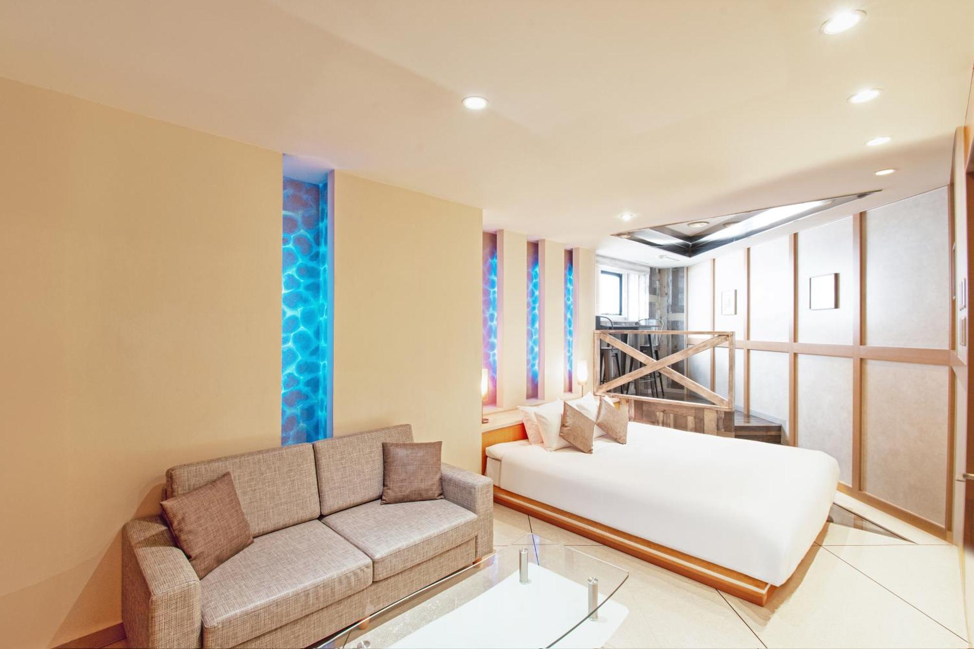 Luna Coast Love hotel