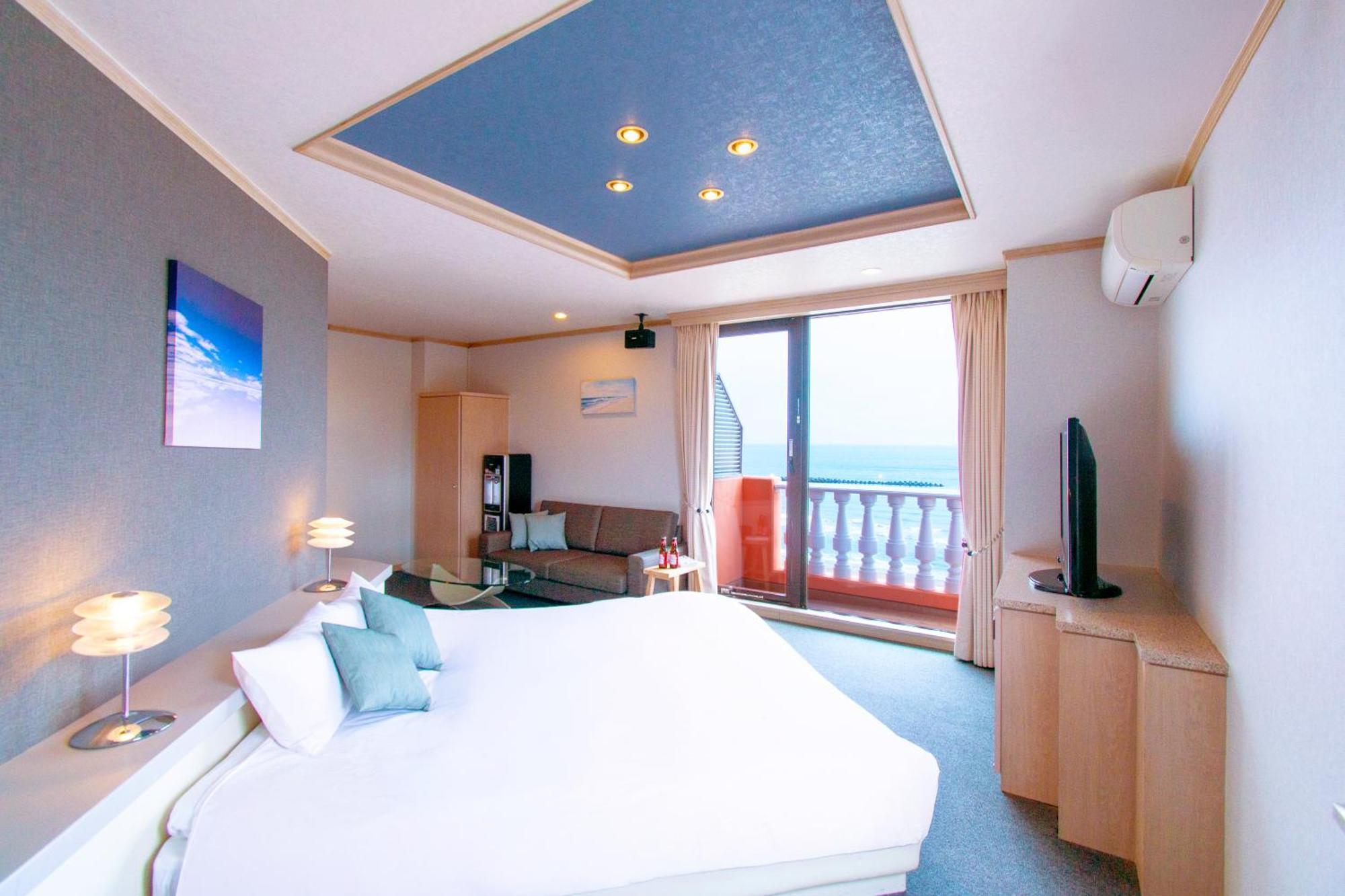 Luna Coast 2*