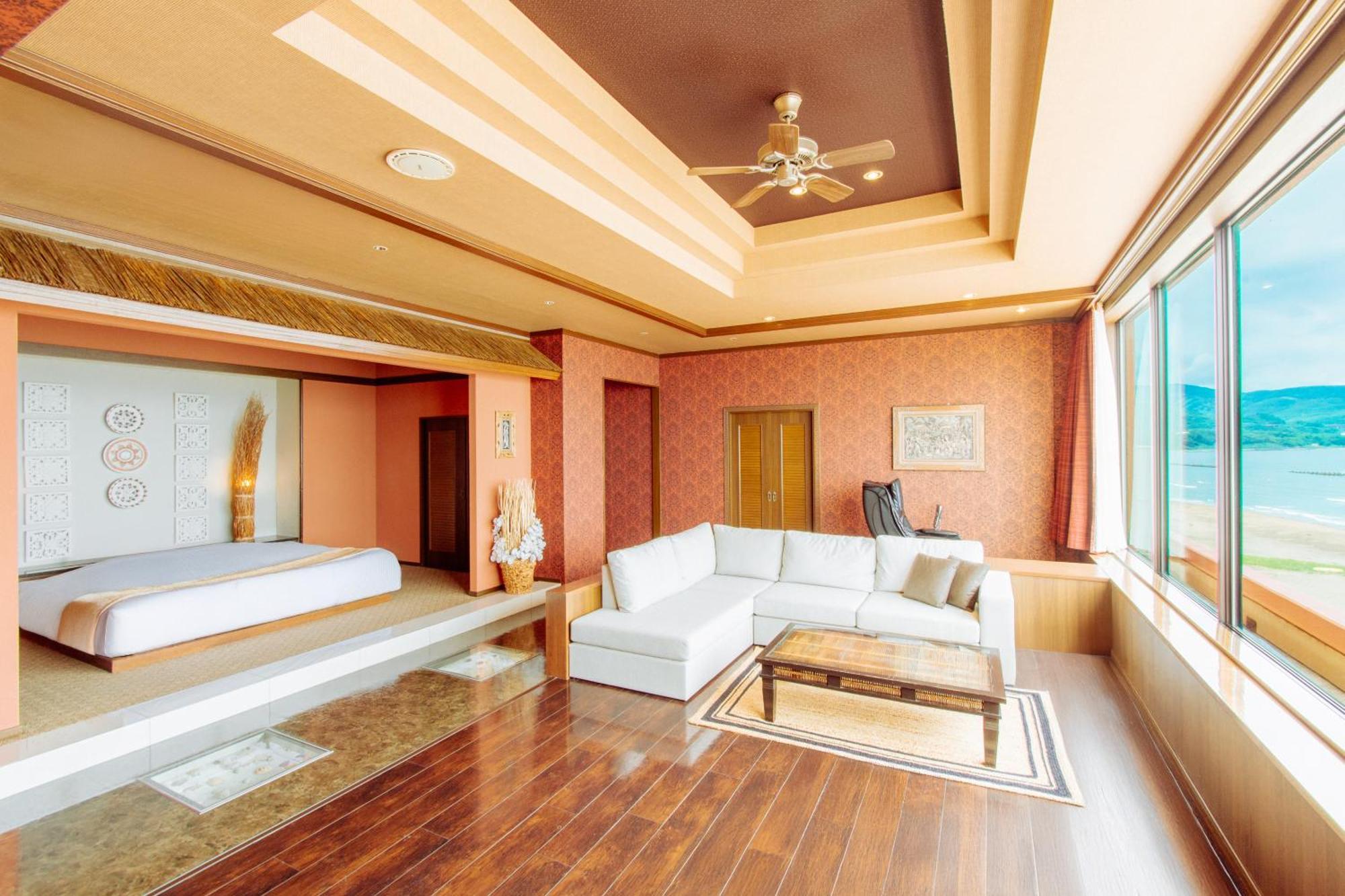 Luna Coast Love hotel